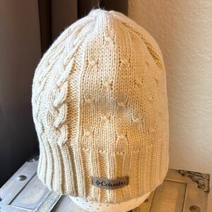 Columbia NWOT Beige Cable Knit Beanie